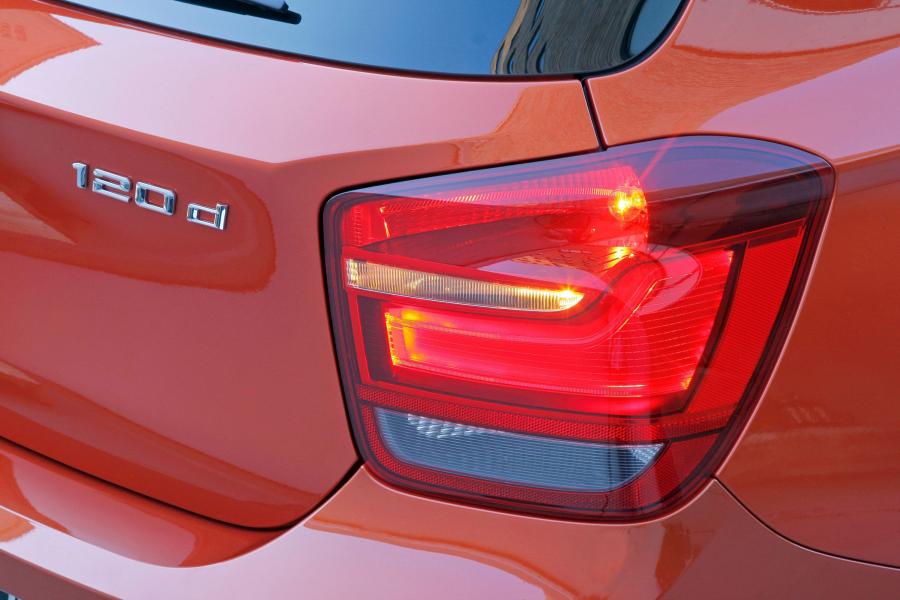  BMW 1-Series Urban Line 2012 года  (фото 15 из 82)